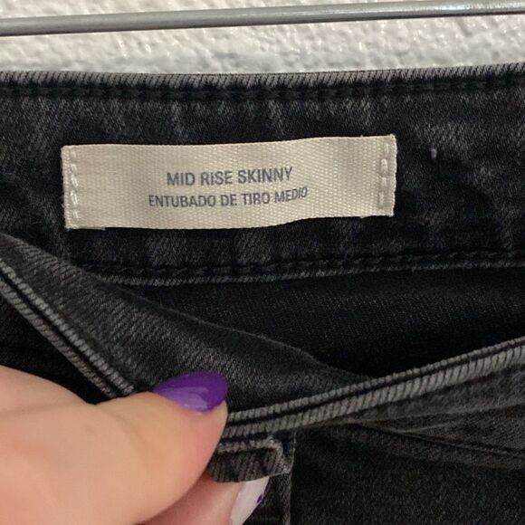 Universal thread- women’s mid rise, skinny jeans, black distressed-size 18 short - Picture 5 of 9